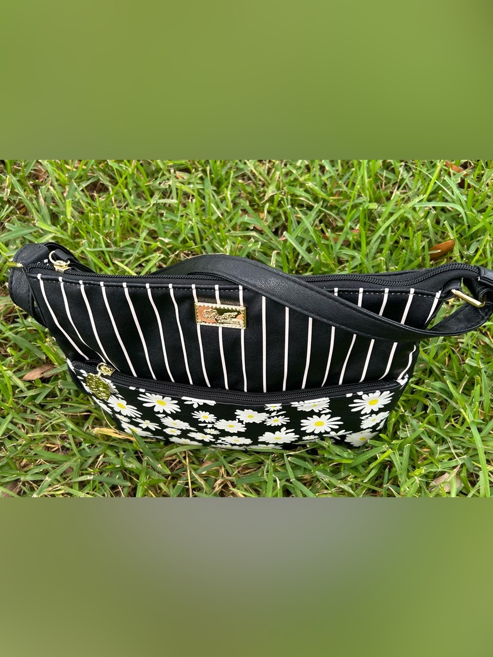 Betsey Johnson Black Floral Daisy Shoulder Bag with Yellow Centers - Picture 4 of 9